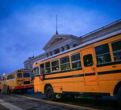 buses alegres en El Salvador